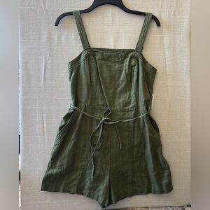 Old Navy Women’s Romper whit pockets and belt Sz M Green Linen Viscose 3" Inseam